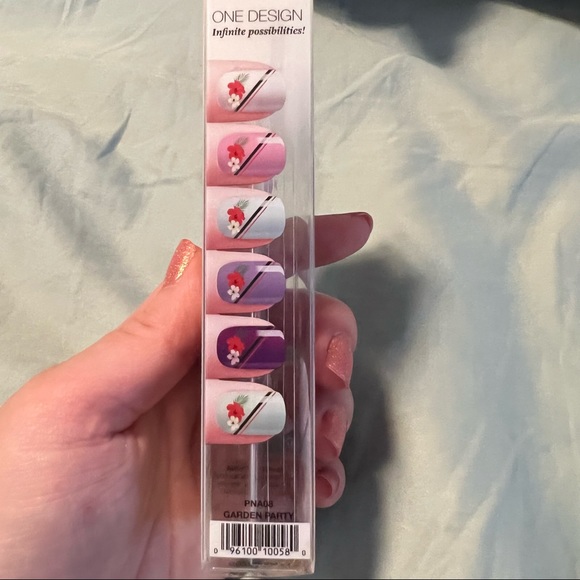 Dashing Diva Press-On Nail Art Transfers: Garden Party | Floral Polka Dot Black - Picture 7 of 8